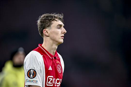 Verrassende wisselspeler Ajax wekt verbazing: 'Wat is daar nou weer aan de hand?'