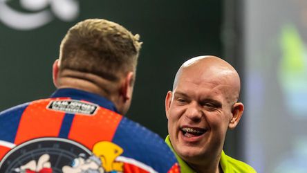 Bekijk de winnende pijl van Michael van Gerwen tegen Jim Hurrell op WK darts 2025