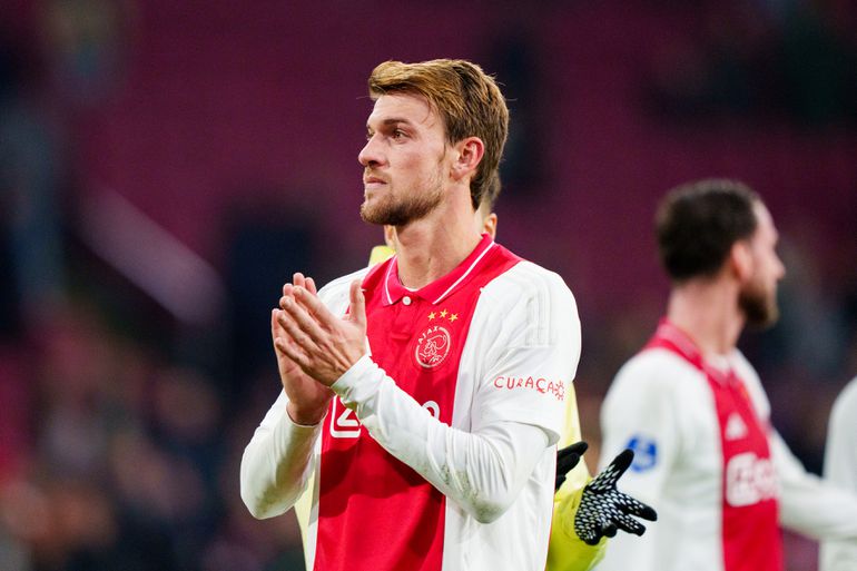 Ajax heeft het niet breed: 'Toen zijn er dus echt mensen van de club langs sponsoren gegaan'