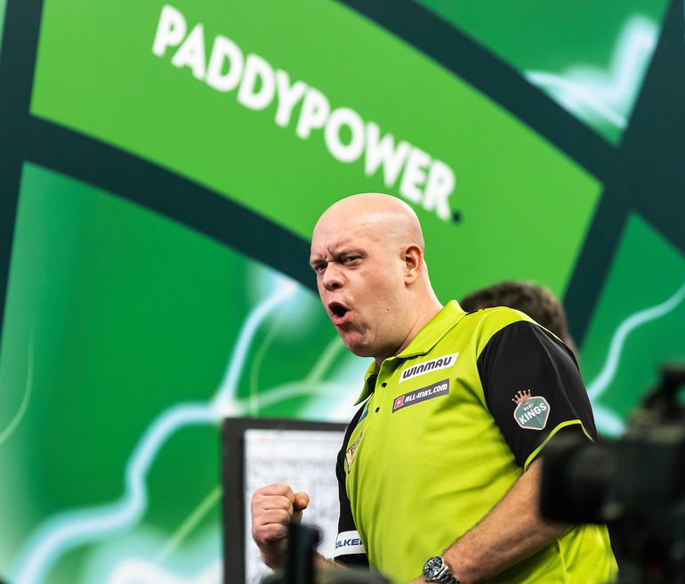 Opgeluchte Michael van Gerwen geeft waarschuwing af op WK darts: 'Dan ga ik hele mooie dingen laten zien'