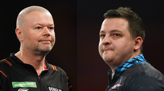 Raymond van Barneveld krijgt opvallend bericht na rel op WK darts: 'Dat was niet mijn keuze'