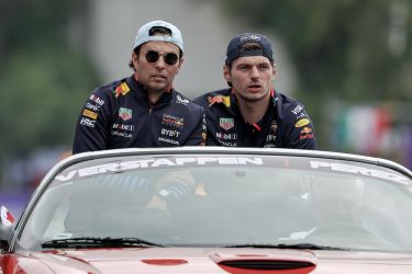 Max Verstappen reageert in emotioneel betoog op vertrek van Sergio Perez: 'Zonder hem had ik niet kunnen winnen'