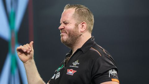 Dirk van Duijvenbode beleeft drama op WK darts: dure misser wordt Nederlander fataal