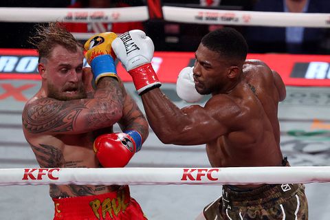 Foto's | Deze sterren zagen Jake Paul van dichtbij knock-out gaan tegen Anthony Joshua