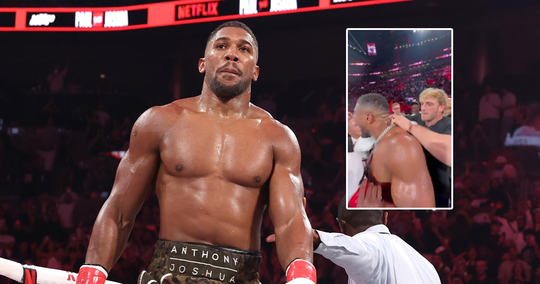 Schoonbroer Jutta Leerdam misdraagt zich tijdens bizar incident bij bokspartij Jake Paul en Anthony Joshua