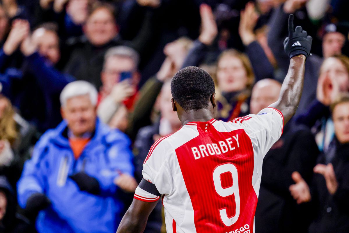 Ajax wint simpel van RKC; Brian Brobbey vergeet hattrick te maken