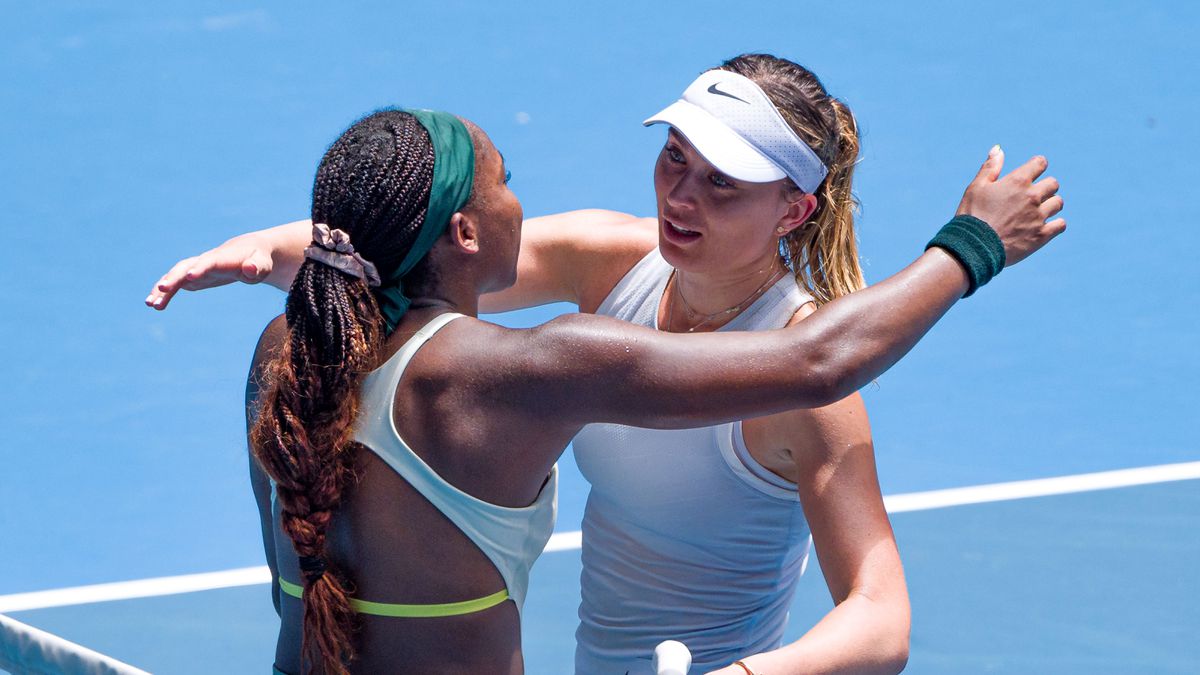 Toptennisster met gebroken hart en 'pijnlijke outfit' uitgeschakeld op Australian Open