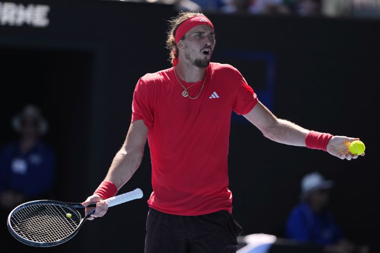 Tennisser Alexander Zverev ontploft na bizar moment op Australian Open: 'Ben je gek geworden?'