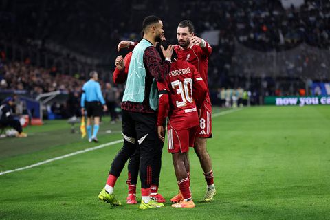 Engelse pers lovend over Nederlanders bij Liverpool: 'Dit was daar een duidelijke herinnering aan'