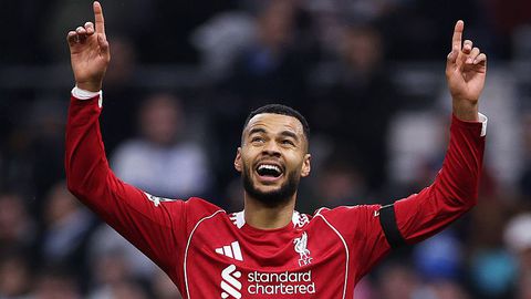 Arne Slot dankt landgenoten bij Liverpool voor belangrijke overwinning in de Champions League