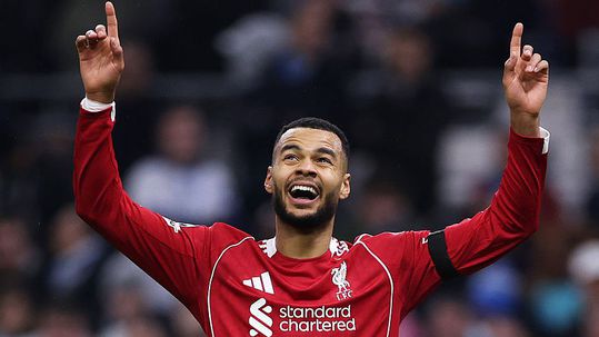 Arne Slot dankt landgenoten bij Liverpool voor belangrijke overwinning in de Champions League