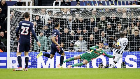 Live Champions League | PSV gooit eigen glazen in tegen Newcastle United: drie keiharde klappen in cruciaal duel