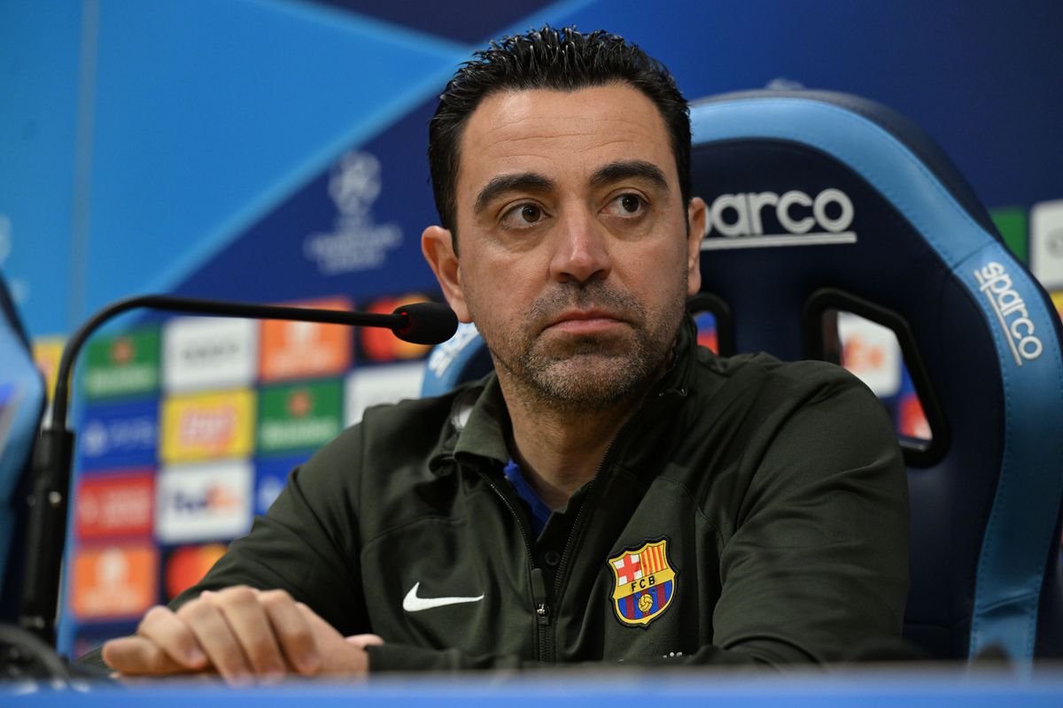 Xavi komt terug op besluit en blijft trainer van Barcelona: 'Nog niet klaar hier'