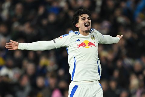 Nederlandse voetballer sluit deal met supporter wiens schouder uit de kom schoot na juichen voor goal