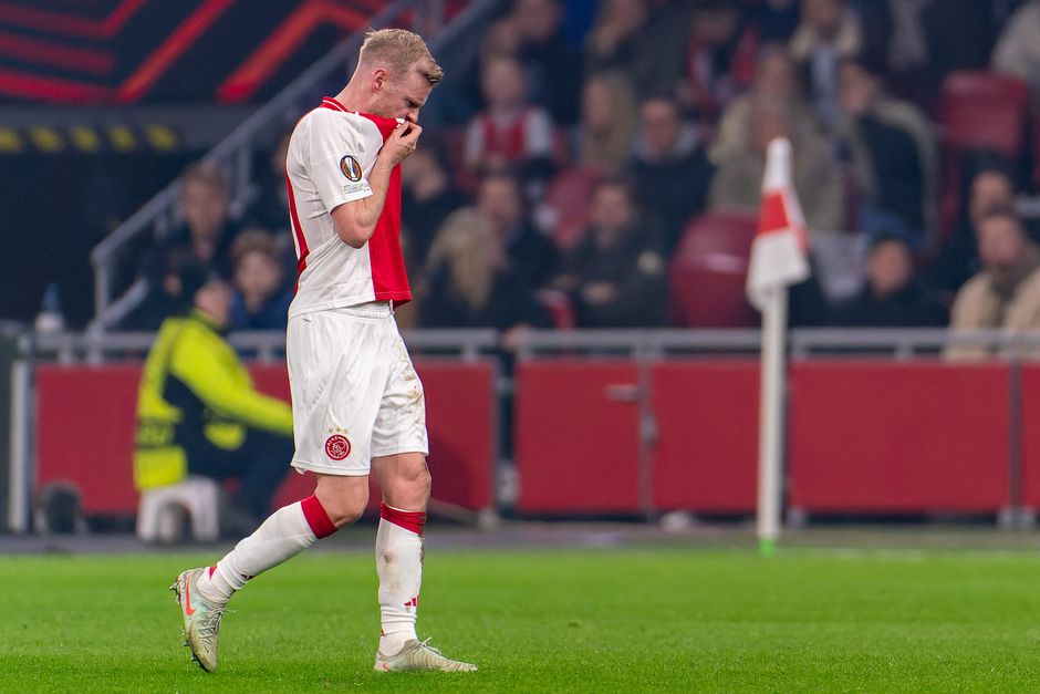 Davy Klaassen krijgt na rode prent hilarisch en 'niet alledaags' verjaardagscadeau vanuit Ajax