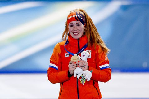 Antoinette Rijpma-de Jong deelt prachtige boodschap met stichting tegen pesten na olympische titel in Milaan