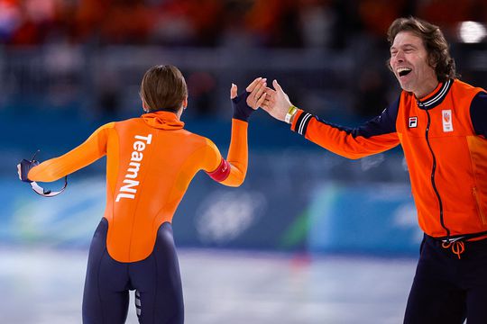 Marianne Timmer hint op nieuwe schaatsclash in de toekomst: 'Hun papa's hebben natuurlijk ook met elkaar gestreden'