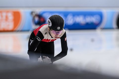 Gewonde Poolse shorttrackster reageert op haatberichten na zware crash: 'Dit kan gebeuren'