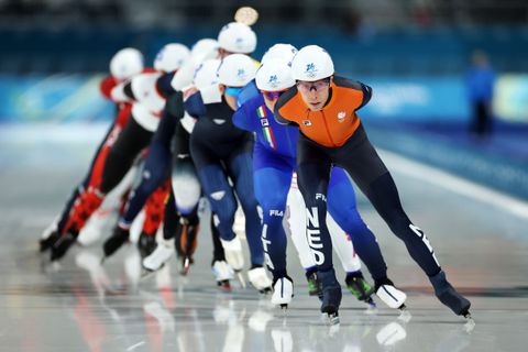 Live olympische mass start mannen | Jorrit Bergsma en Stijn van de Bunt kunnen samen gaan strijden voor goud in olympische finale
