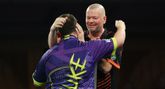 Luke Littler versloeg zijn idool Raymond van Barneveld op het WK. © Kieran Cleeves/PDC