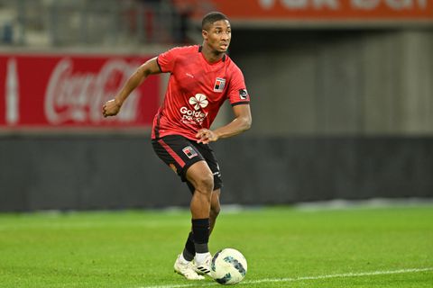 Ontslag door shirtje van concurrent: Belgische voetballer schakelt juridische hulp in