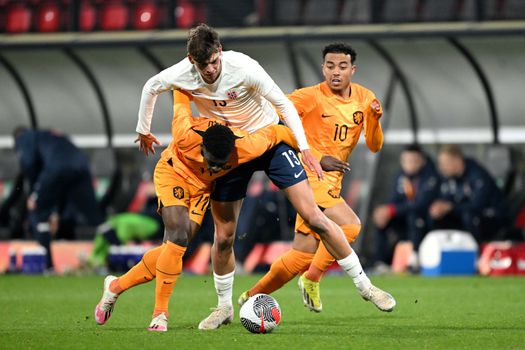 Jong Oranje met vier debutanten ten onder in oefenduel met Jong Noorwegen: Mannsverk in de fout bij treffer Oranje