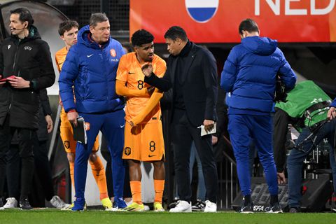 'Middenvelder' Ian Maatsen werd pardoes aanvoerder van Jong Oranje: 'Ineens kwam Rensch naar mij toe'