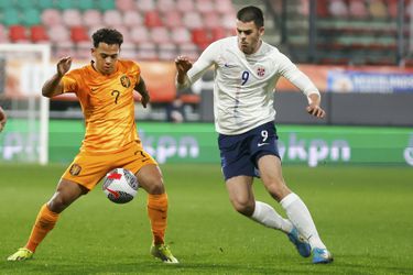 Million Manhoef baalt van missen grote kans bij verlies Jong Oranje: 'De bal kwam hard aan'