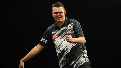 Race tegen de klok voor topdarter Gian van Veen richting belangrijk toernooi: 'Nog één nachtje in het ziekenhuis'