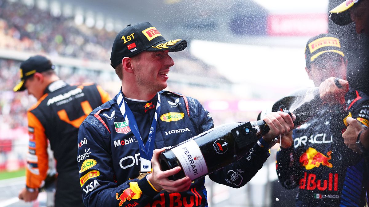 Max Verstappen had al tijd voor een feestje tijdens de race: 'Ik zei tegen GP: kijk even op de on-board'