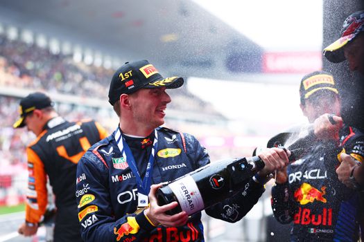 Max Verstappen had al tijd voor een feestje tijdens de race: 'Ik zei tegen GP: kijk even op de on-board'