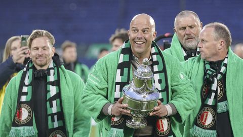 Wie snapt deze duizelingwekkende uitleg van Arne Slot? 'Denk dat ik alle mensen kwijt ben'