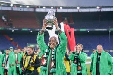 Feyenoord-trainer Arne Slot lacht om vraag Valentijn Driessen: 'Krijg je het toch weer voor elkaar'