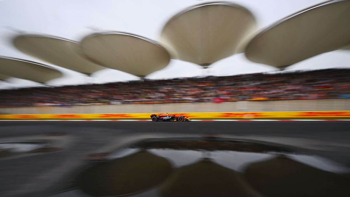 Samenvatting Formule 1: Max Verstappen wint ondanks twee Safety Cars in China