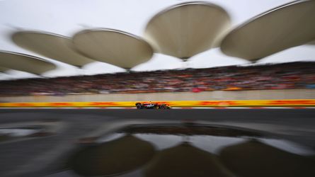 Samenvatting Formule 1: Max Verstappen wint ondanks twee Safety Cars in China