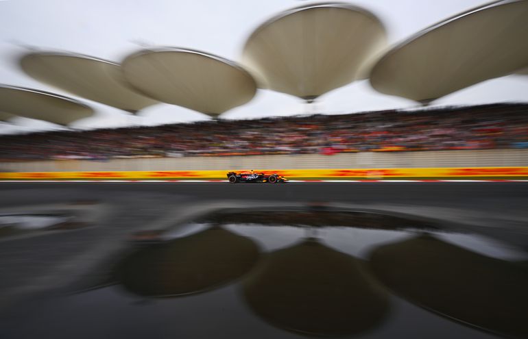 Samenvatting Formule 1: Max Verstappen wint ondanks twee Safety Cars in China