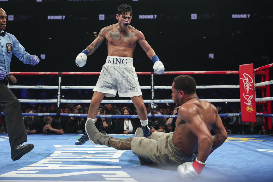 Topbokser Ryan Garcia komt met bizar verhaal na zege: 'Elke dag gedronken en gerookt in voorbereiding'