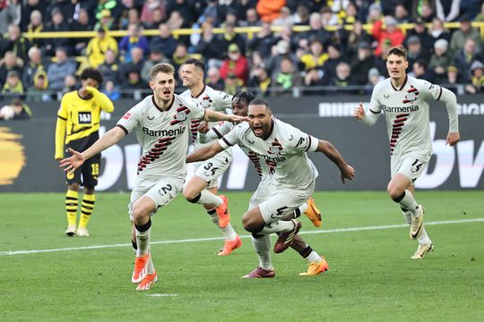 Bayer Leverkusen verliest ook niet in Dortmund: landskampioen verlengt krankzinnige reeks met late goal