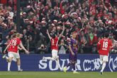Opmerkelijke rol voor VAR en scheids Danny Makkelie tijdens omstreden penalty én rake herkansing in bekerfinale