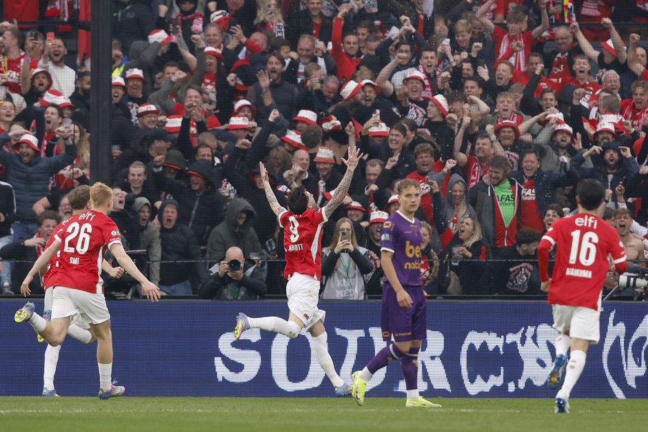 Opmerkelijke rol voor VAR en scheids Danny Makkelie tijdens omstreden penalty én rake herkansing in bekerfinale