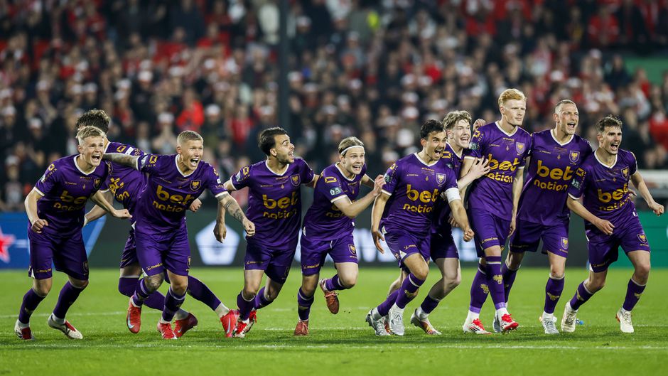 Go Ahead Eagles zorgt voor sensatie en volksfeest in Deventer met bekerwinst in knotsgekke finale