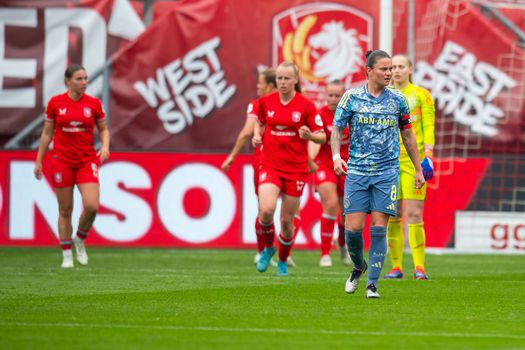 Vrouwenploeg van FC Twente verrast en haalt gigantisch uit tegen vrouwen van Ajax