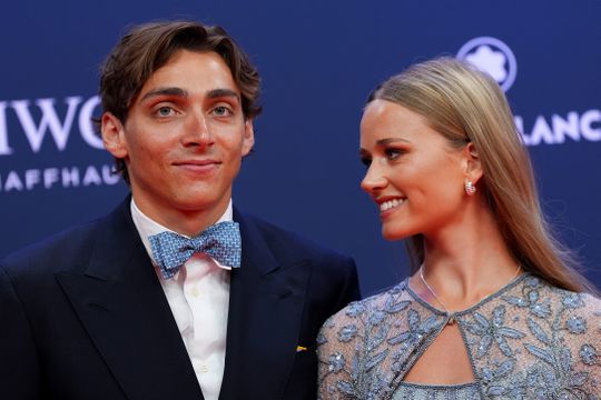 Dit is de verloofde van 'Sportman van het Jaar' Armand Duplantis: Desiré Inglander ging met innige kus de wereld over