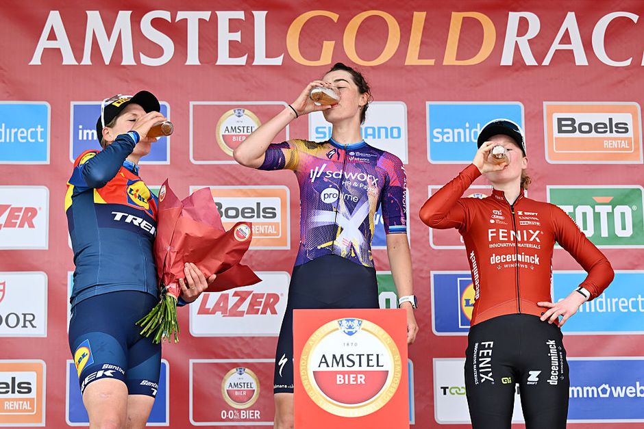 Jongste wielrenster op podium Amstel Gold Race steelt de show met speciaal talent