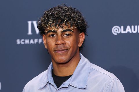 Topvoetballer Lamine Yamal (18) laat jeugdige kant zien: wonderkind viert bijzondere prijs op opvallende manier