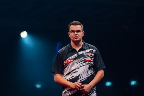 'Ik denk dat hij een fout heeft gemaakt': topdarter Gian van Veen (23) onherkenbaar na heftige periode