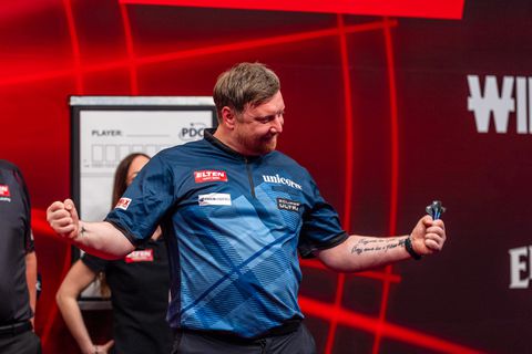 Gehavende darter onthult aanhoudende schade aan zijn hand: 'Lijkt wel alsof er naalden in worden gestoken'