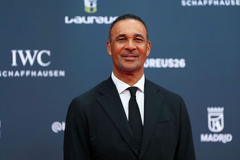 Ruud Gullit (63) straalt op iconische foto met wereldsterren en deelt pijnlijke sneer uit: 'Wij zien het als arrogantie'
