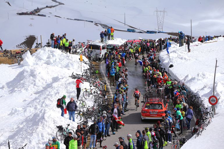 Alle wielerteams in Giro d'Italia unaniem eens over weglaten Umbrailpass: 'Dit wordt een shitshow'