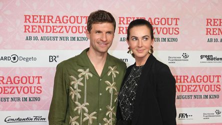 Mysterieuze reactie op veelbesproken selfie van vrouw van Thomas Müller met ex van collega-topvoetballer